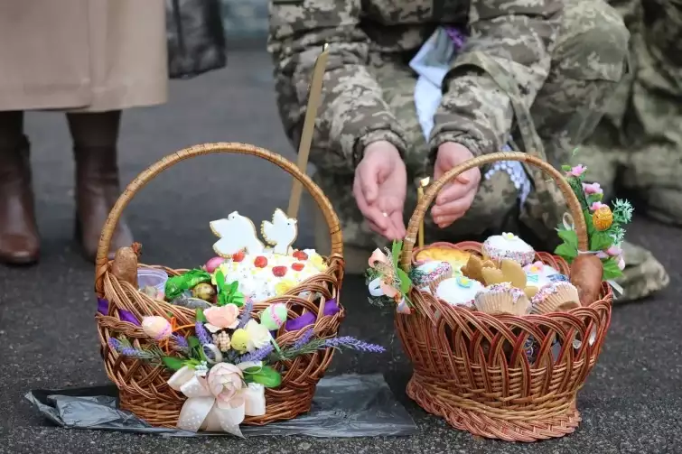 Як щиро привітати військових ЗСУ з Великоднем