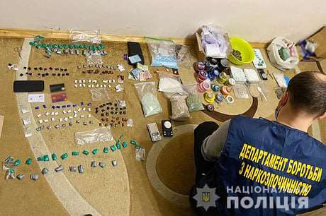 Як у Львові поліцейський став наркодилером і що з цього випливає