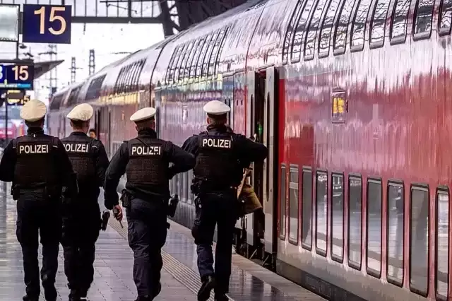 Чому пасажир без квитка вбив контролера в німецькому поїзді