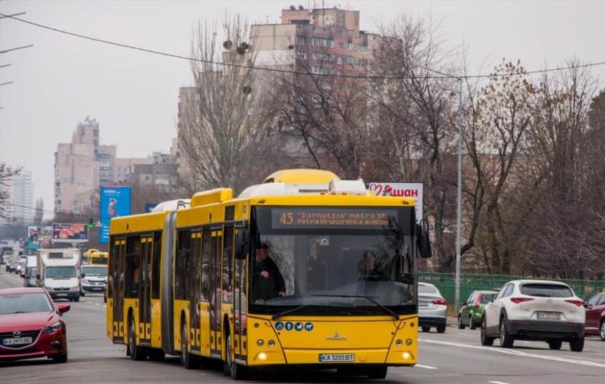 Як їздить 45 автобус у Києві та що змінилося в його роботі у 2026